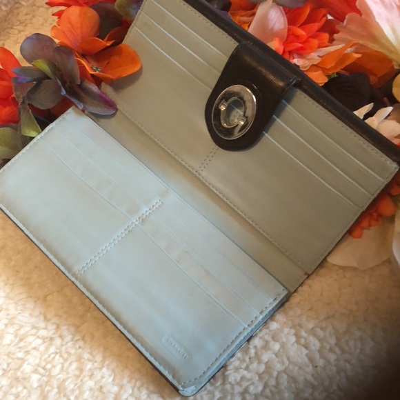 Coach signature wallet. - Picture 3 of 7